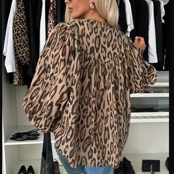 GORGEOUS LEOPARD PRINT BLOUSE - Picture 2 of 5